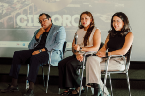 Especialistas discutiendo seguridad eléctrica y cumplimiento normativo Código de Red 2.0  Código de Red 2.0: Un paso necesario para la competitividad industrial en Querétaro Imag int